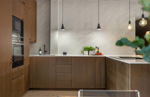 Aménagement cuisine couverte sur salle à manger après ouverture mur porteur en pavillon à Meaux (77) 