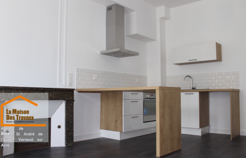 l’optimisation des espaces de vie pour une utilisation plus fluide, ainsi que la rénovation de la cuisine en un espace esthétique et fonctionnel 🍴