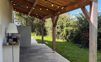 espace exterieur preau bois amenagement jardin