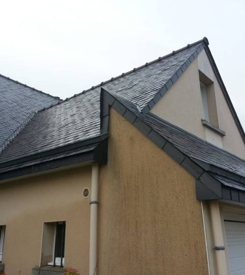 Surélévation de maison avec toiture ardoise formatage charpente triangulaire près de Douarnenez ( 29100)
