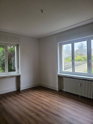 sol PVC et peinture au mur