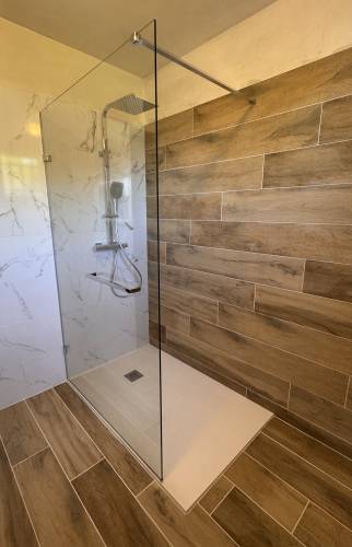 Douche salle de bain bois La Maison Des Travaux Ales