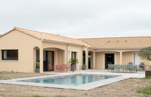 Extension de maison de 25 m² au Bignon - vue extérieur avec piscine