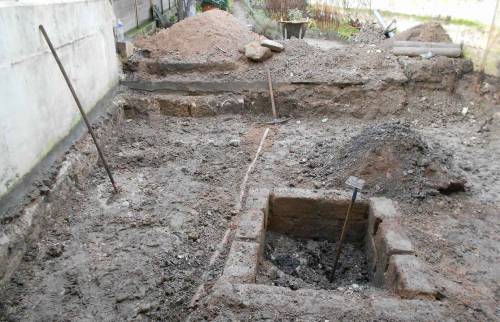 début du décaissage à la brouette et big bag