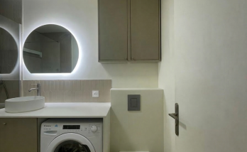 Amenagement petit espace salle de bain buanderie integree et WC suspendu Paris
