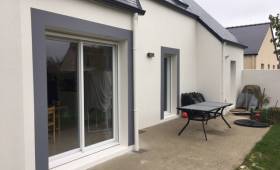 Ravalement de façade avec mise en valeur des encadrements de fenêtres - Nantes 44