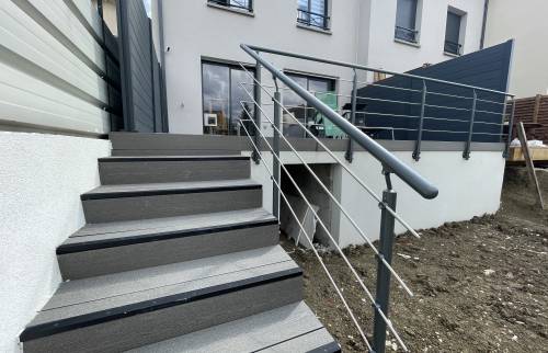 Réalisation d’une terrasse en composite sur une butte de terre à Antony (92)