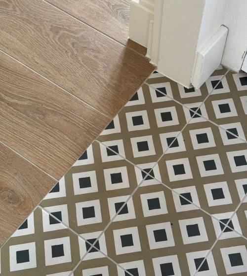 Rénovation de sol avec pose d'un carrelage imitation parquet - Cholet 49300