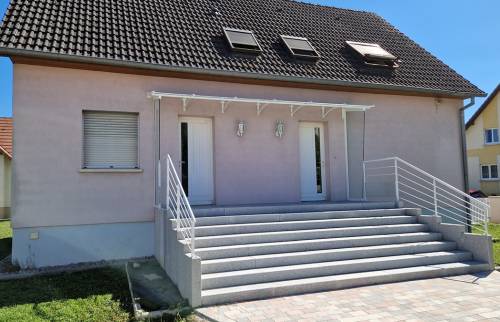 Marquise sur mesure pour entrée de maison à Mulhouse