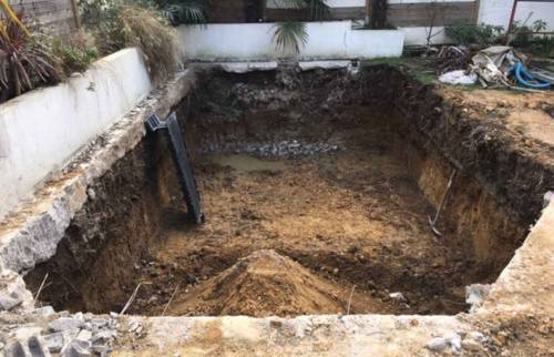 Terrassement à 1,5 mètres pour accueillir la piscine - Nantes 44