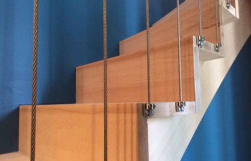 Pose d'un escalier en bois à Trouville