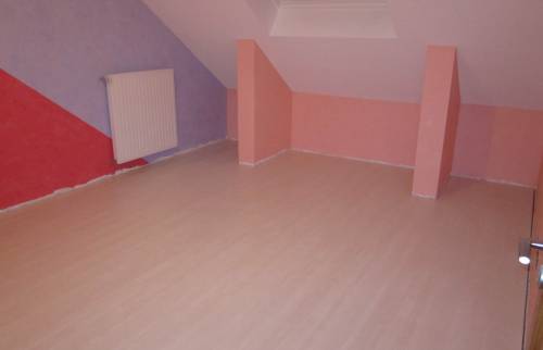Chambre d'enfant avec pose de parquet massif et peinture à Cholet (49)
