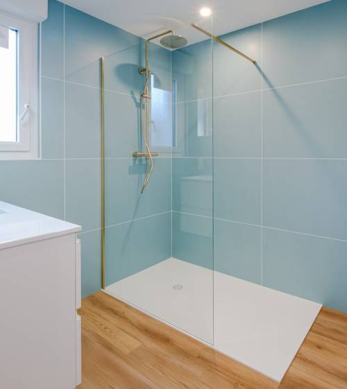 Grande douche à receveur plat 