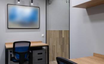 Zoom sur un bureau de l'espace ouvert de travail créé
