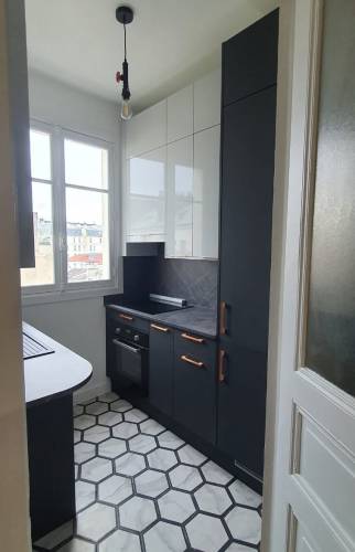 Une cuisine moderne dans un style industriel