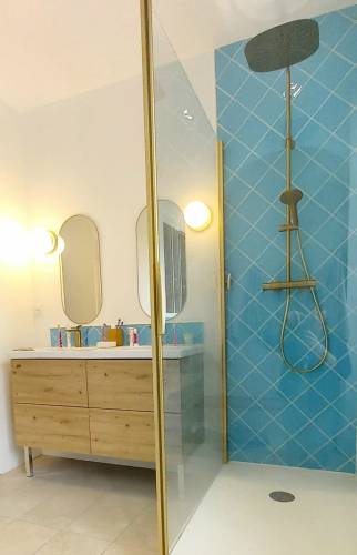 robinetterie et miroirs en laiton