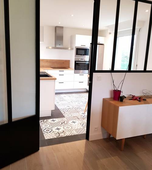 Installation de verrière intérieure entre la cuisine et le séjour d'une maison - Pornic 44210