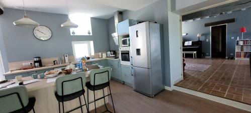 La cuisine vue du séjour