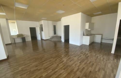 Local remis a neuf La Maison Des Travaux Ales