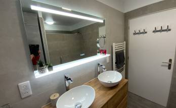 Meubles vasques et meuble miroir aprés rénovation 