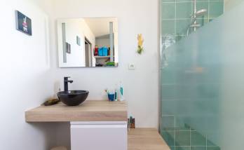 Salle de bain côté lavabo