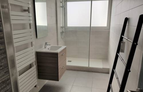 Vue d'ensemble douche à l'italienne - maçon 73, plaquiste 73, carreleur 73, plombier 73, électricien 73, peintre 73, menuisier 73