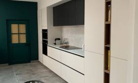 Agrandissement maison latéral avec aménagement de cuisine donnant sur véranda à Meaux (77100)