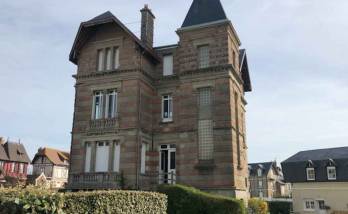 Rénovation de la façade d'une maison à Deauville