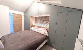 chantier terminé : magnifique tête de lit dressing dans cette suite parentale