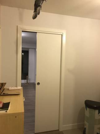 Pose d'une porte à galandage