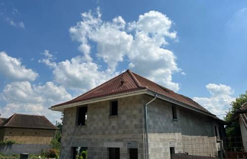 Rénovation d’une charpente avec extension sur Saint Savin