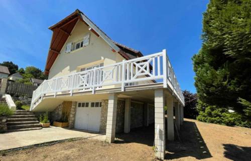 Détail de la terrasse sur pilotis