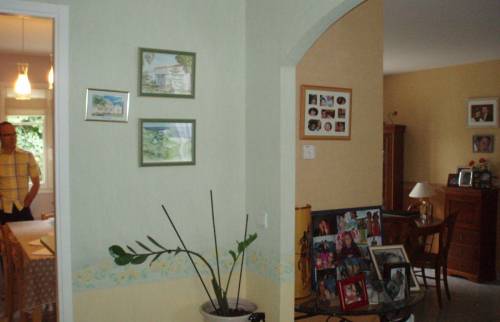 Les cloisons de la cuisine avant les travaux, côté hall