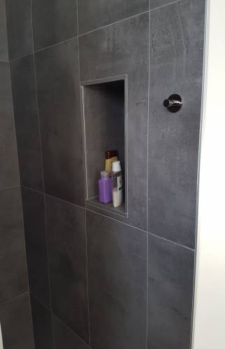 Après travaux : niche murale intérieure douche
