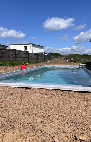 Piscine coque terminée et mise en eau - Projet finalisé à Plérin