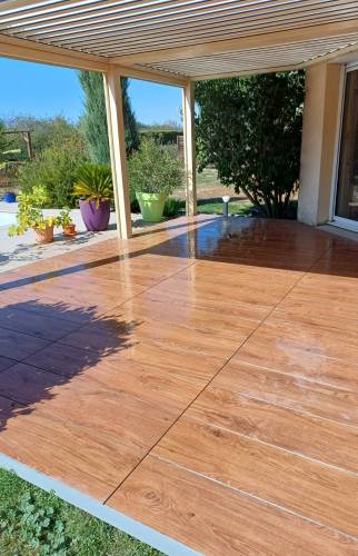 Terrasse carrelage imitation bois Saint-Etienne-le-Molard