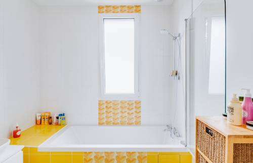 Création d'une salle de bain colorée à Vertou
