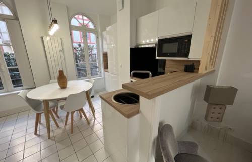 Vue de la cuisine depuis le séjour