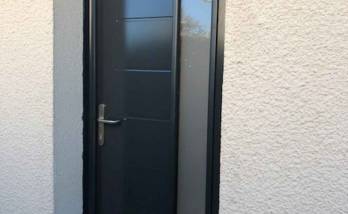 Installation d'une porte d'entrée à Deauville