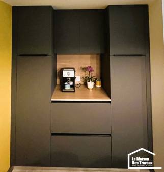 Montanay (69250) : Rénovation complète de cuisine avec zoom sur l'espace petit dejeuner