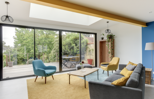 Salon avec baies vitrées - Extension en ossature bois À Vertou (44)