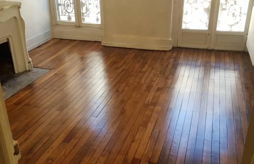 salle avec parquet bois