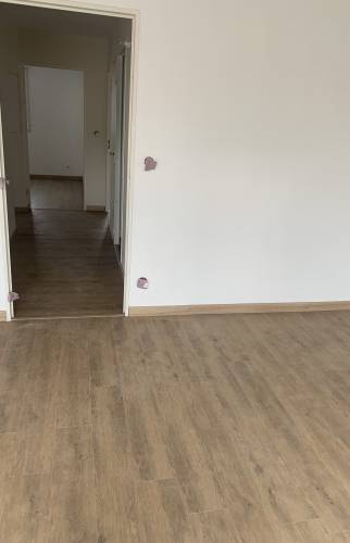Chambre avec sol neuf après travaux La Maison Des Travaux Bruz