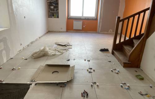 chantier en cours - pose du carrelage