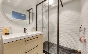 Une salle de bains dans un esprit vintage rétro, rénovation complète sur Lyon 9ème