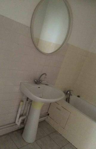 Salle de bains avant