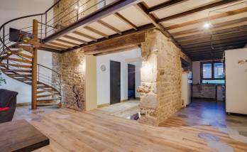 Travaux de maçonnerie et gros oeuvre, maison située dans les monts du lyonnais, ouest de Lyon