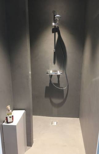 Construction de piscine à Onet le Château : la douche