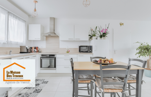 Cuisine et salle à manger 🍴 : Un espace convivial et chaleureux, idéal pour partager des repas en famille ou entre amis.