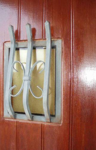 La porte avant travaux, vue de l'extérieur